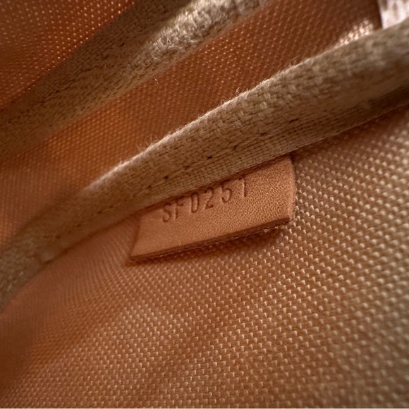 RARE Louis Vuitton Damier Azur Mini Pochette - Picture 16 of 17